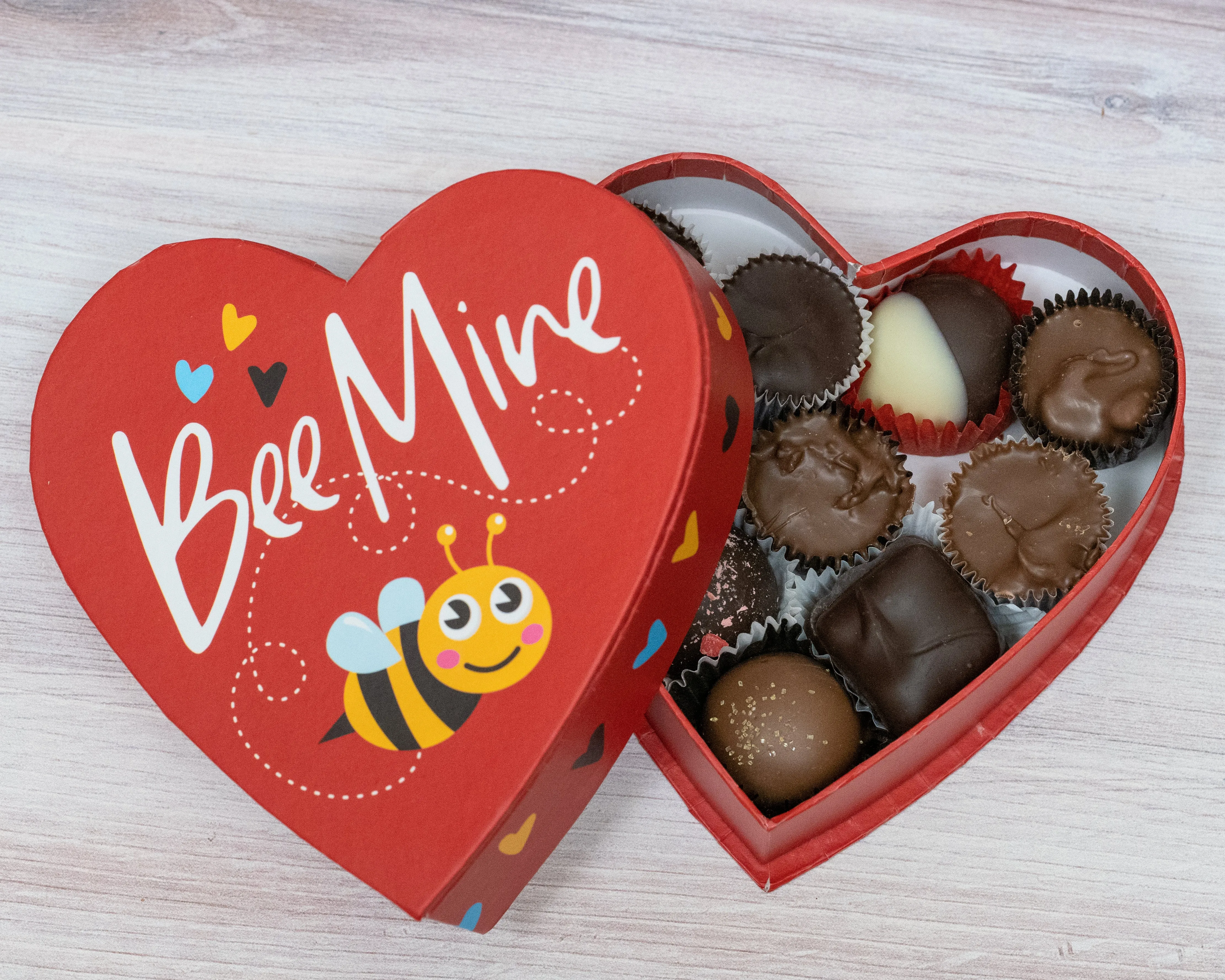 Bumble Bee heart box, 4 ounces