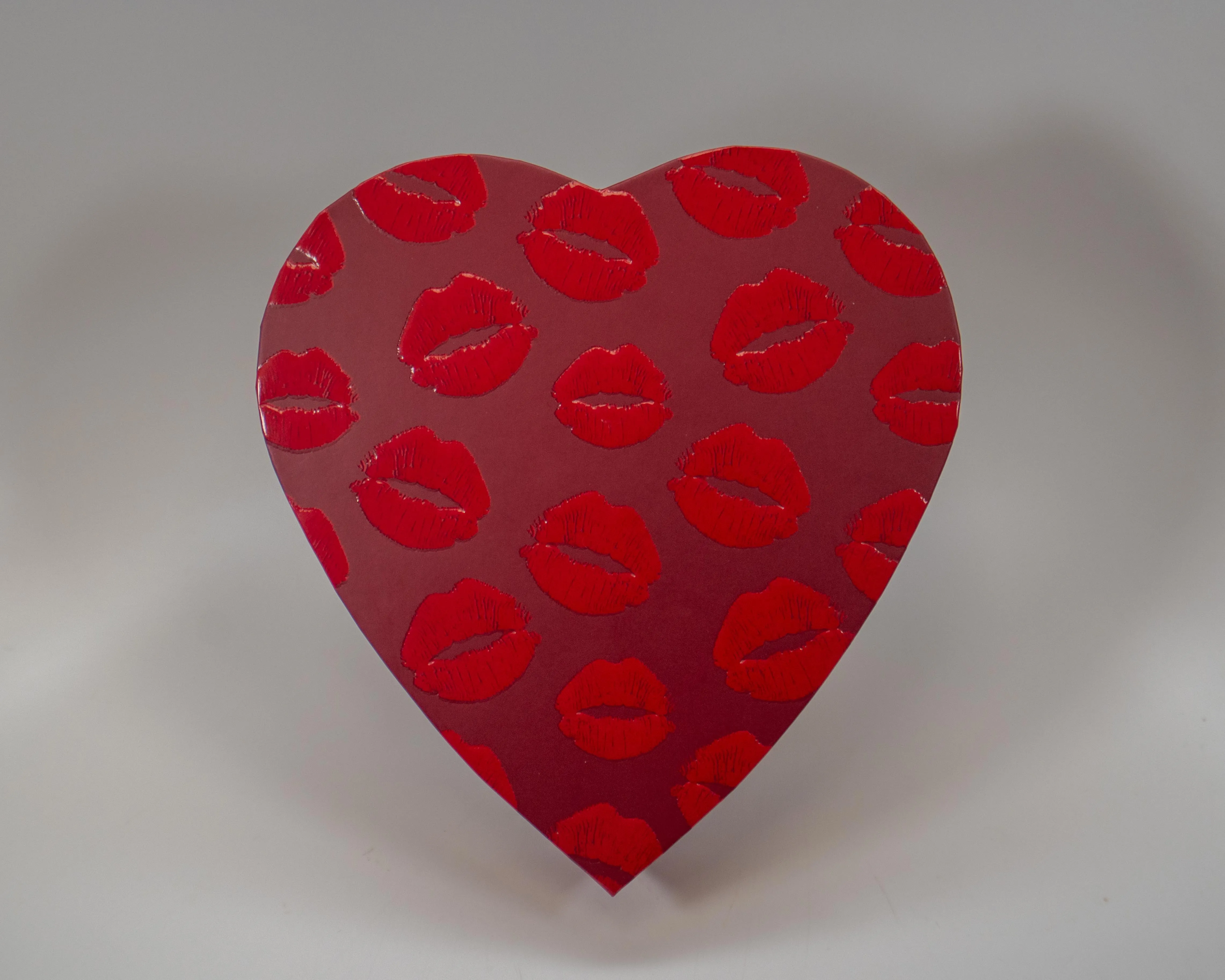 Heart box, red embossed with lips, 8 ounces